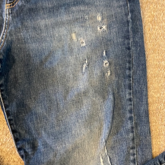 Mid rise boyfriend cropped jeans. Universal thread size 18/34R. - Picture 3 of 8